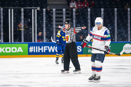 The referee disallows the 6-2 goal by Norway