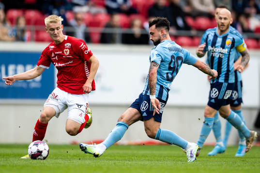 Kalmars Carl Gustafsson och Djurgårdens Sead Haksabanovic