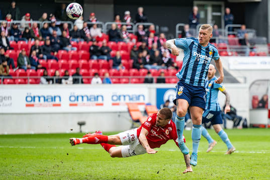 Kalmars Douglas Bergqvist och Djurgårdens Victor Edvardsen