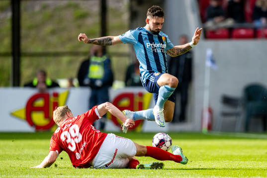 Kalmars Lars Sætra och Djurgårdens Sead Haksabanovic