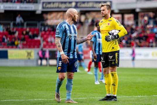Djurgårdens Magnus Eriksson och Kalmars målvakt Ricardo