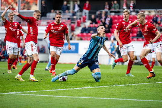 Kalmars Filip Sachpekidis och Djurgårdens Haris Radetinac