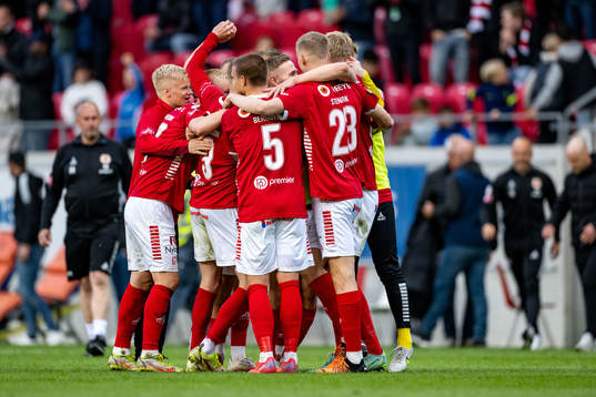 Kalmars spelare jublar