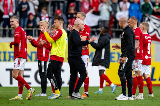 Kalmars tränare Henrik Rydström jublar