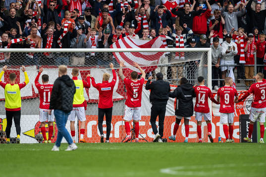 Kalmars spelare jublar