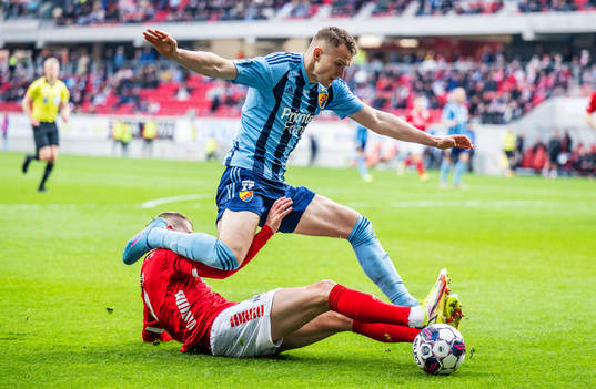 Kalmars Davíd Kristján Ólafsson och Djurgårdens Piotr