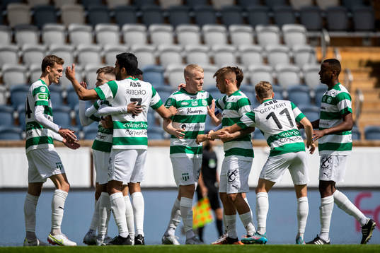 Västerås Viktor Granath jublar med lagkamrater