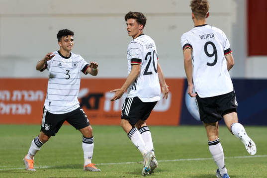 Alexandre Azevedo, Tim Hoffmann and Nelson Weiper celebrate
