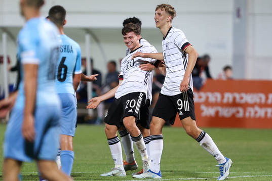 Alexandre Azevedo, Tim Hoffmann and Nelson Weiper celebrate