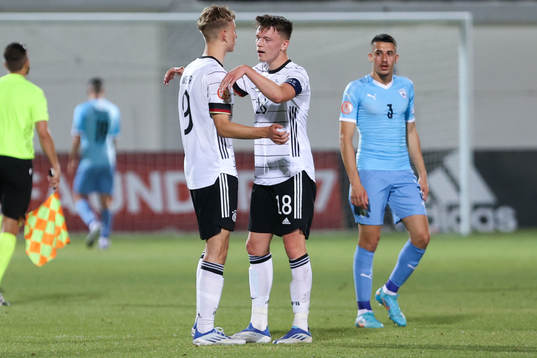 Dzenan Pejcinovic and Nelson Weiper of Germany