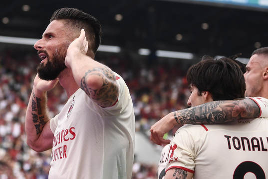 Olivier Giroud of Milan celebrates
