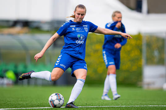 Tonje Pedersen of Kolbotn warms up