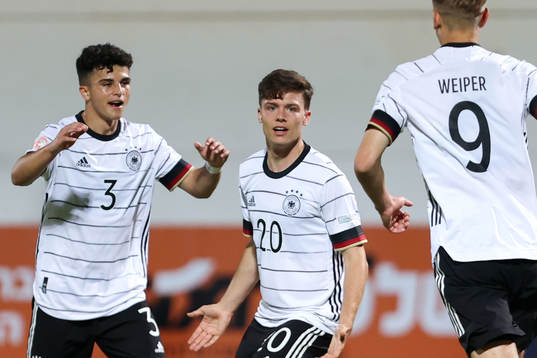 Alexandre Azevedo, Tim Hoffmann and Nelson Weiper celebrate