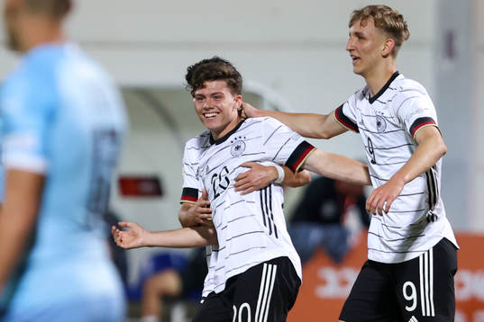Alexandre Azevedo, Tim Hoffmann and Nelson Weiper celebrate