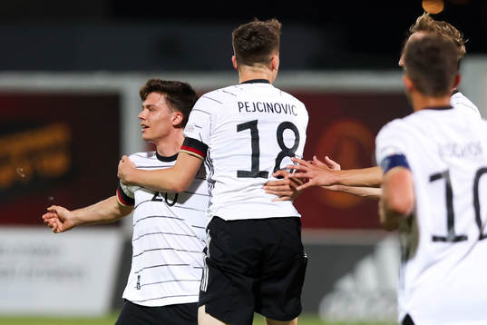 Tim Hoffmann and Dzenan Pejcinovic of Germany
