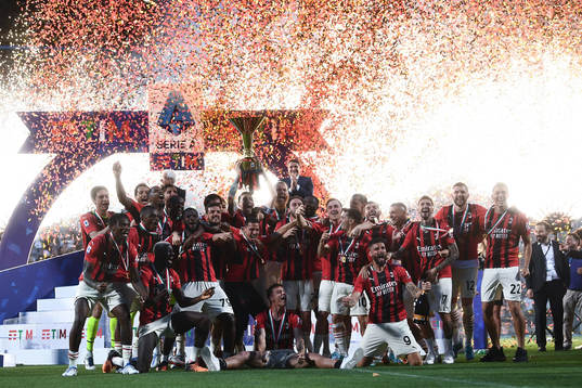 Players of Milan celebrates