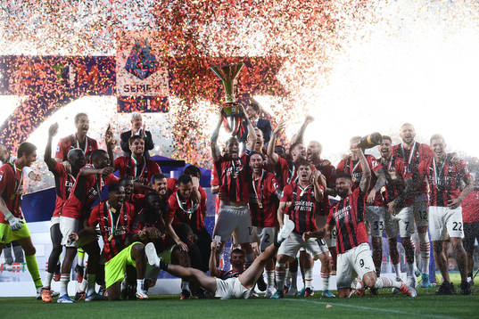 Players of Milan celebrates