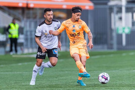 Örebros Jiloan Hamad och AFC Eskilstunas eAlexander Hughes