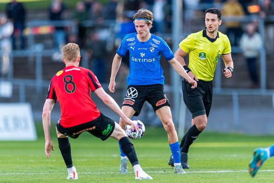 Brommapojkarnas Nicklas Maripuu och Halmstads Erik Ahlstrand