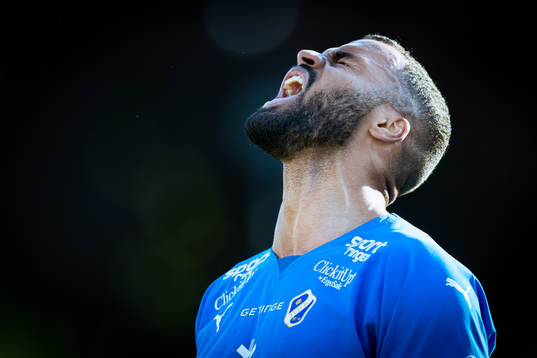 Halmstads Phil Ofosu-Ayeh reagerar