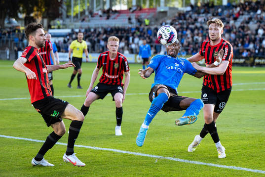 Halmstads Sadat Karim och Brommapojkarnas Amadeus Sögaard