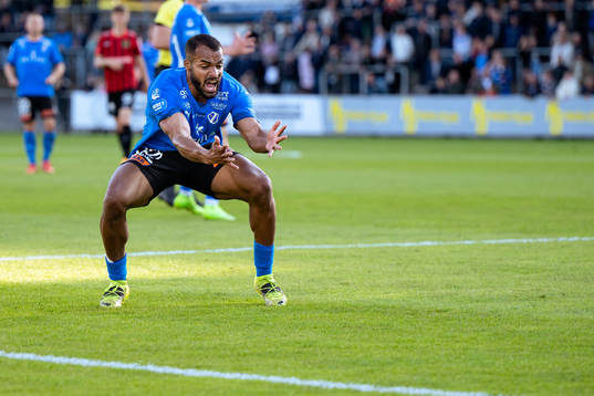 Halmstads Phil Ofosu-Ayeh reagerar