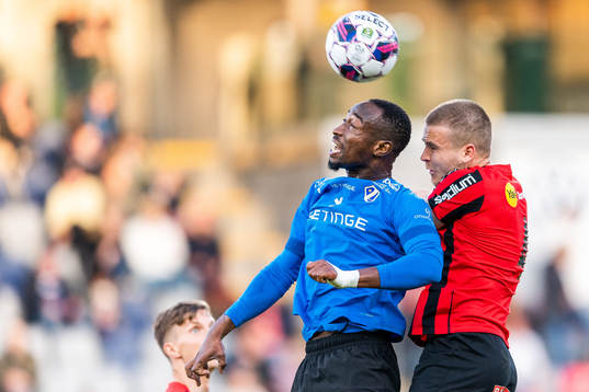 Halmstads Sadat Karim och Brommapojkarnas Amadeus Sögaard