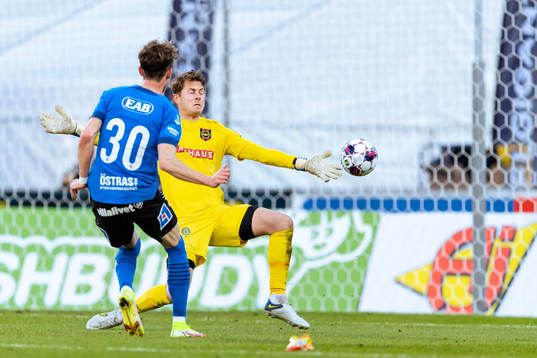 Halmstads Alexander Johansson gör 2-0 på Brommapojkarnas