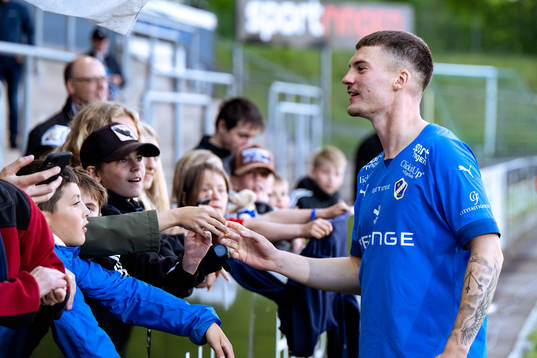 Halmstads Samuel Kroontackar publiken