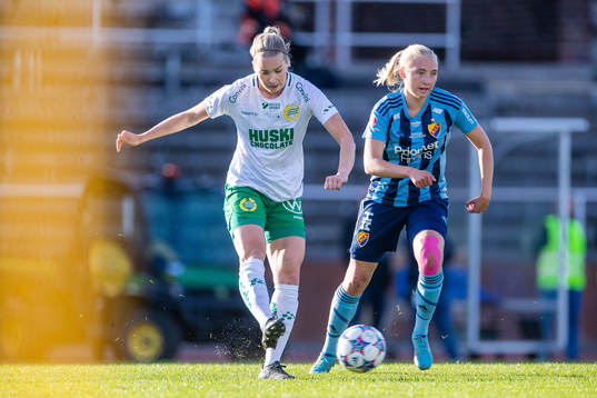 Hammarbys Eva Nyström och Djurgårdens Sara Olai