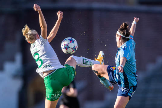 Hammarbys Alice Carlsson och Djurgårdens Hayley Dowd