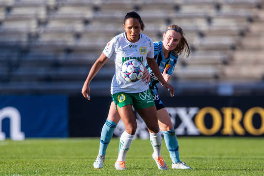 Hammarbys Madelen Janogy och Djurgårdens Kamilla Lilhammer