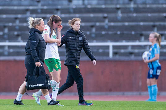 Hammarbys Vilde Hasund hjälps av plan