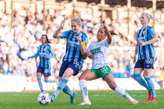 Djurgårdens Sanna Kullberg och Hammarbys Madelen Janogy