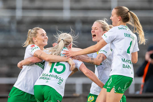 Hammarbys Elsa Karlsson jublar med Emma Jansson, Emilia