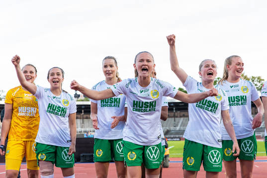 Hammarbys målvakt Anna Tamminen, Fanny Hjelm, Eva