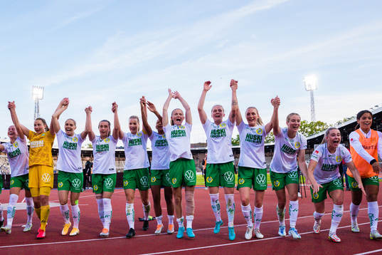 Hammarbys spelare jublar