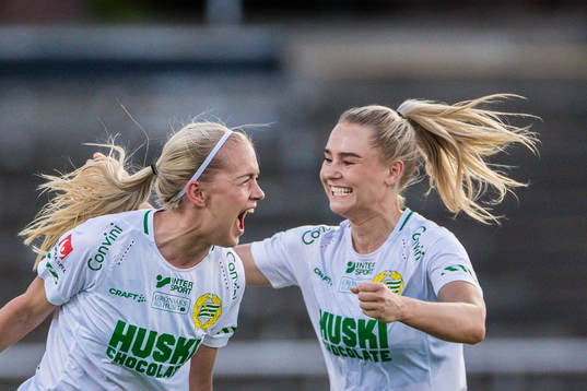 Hammarbys Elsa Karlsson jublar med Emma Jansson