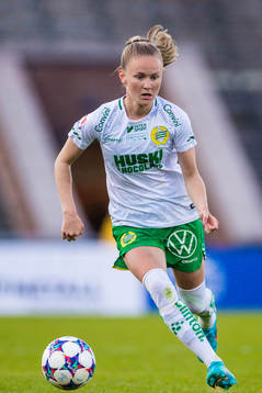 Hammarbys Matilda Vinberg nder fotbollsmatchen i