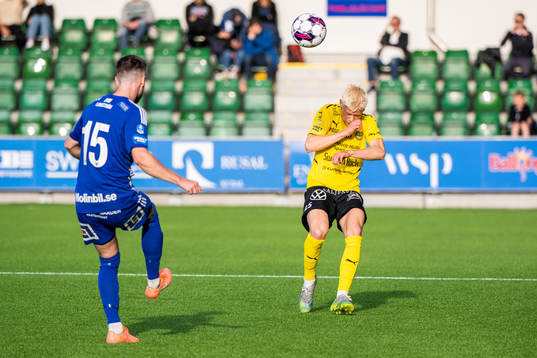 Sundsvalls Robert Lundström och Mjällbys Otto Rosengren