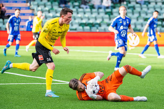 Mjällbys Noah Persson och Sundsvalls Oscar Jonsson