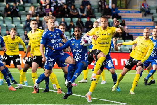 Sundsvalls Ronlado Damus och Mjällbys Ivan Kričak
