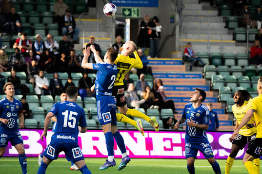 Sundsvalls Anton Eriksson och Mjällbys Adam Ståhl