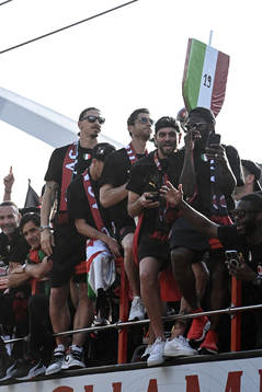 Zlatan Ibrahimovic of Milan celebrates with tema mates