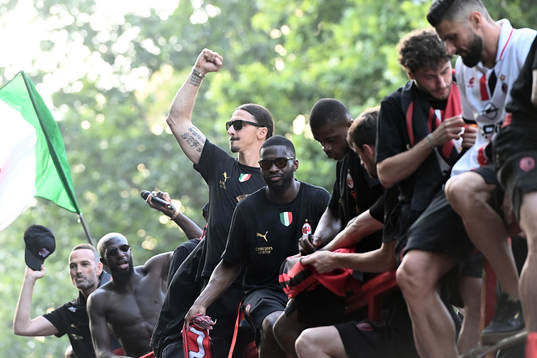 Zlatan Ibrahimovic of Milan celebrates