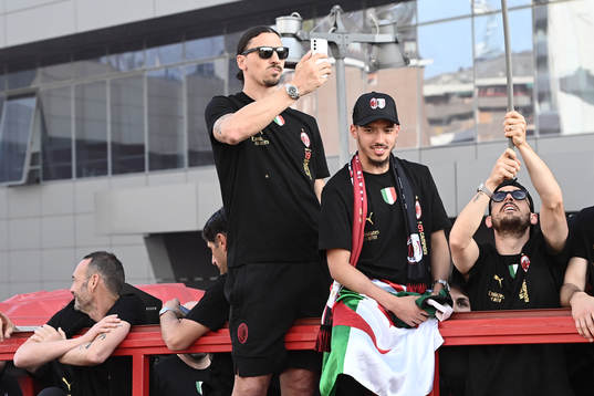 Zlatan Ibrahimovic and Ismael Bennacer of Milan celebrate