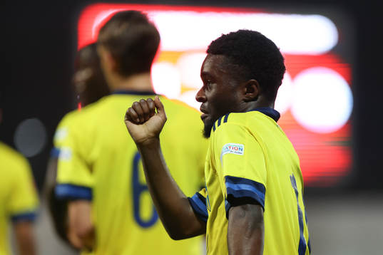 Jardell Kanga of Sweden celebrates