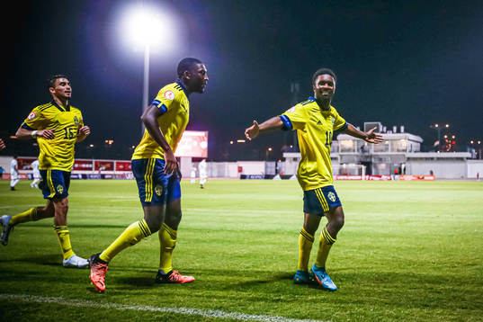 Alexander Hughes and Emmanuel Tannor celebrate with Jardell