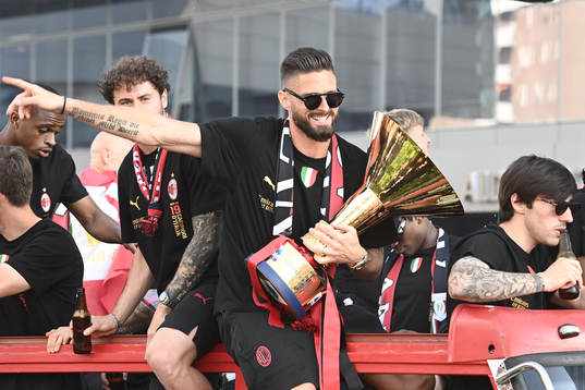 Olivier Giroud of Milan celebrates