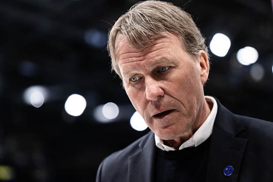 head coach Johan Garpenlöv of Sweden